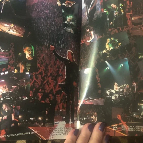 Metallic live shit Binge & purge book great condition - Picture 8 of 8